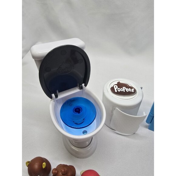 Poopeez Lot Outhouse,Toilet Paper Container, Toilet And Seven Figures - Picture 2 of 16